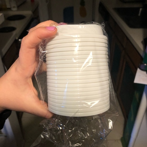 Red Starbucks holiday cup - Picture 3 of 4